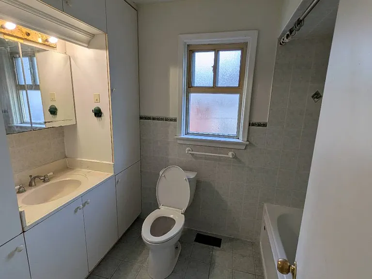 25 Linelle St #UPSTAIRS — Photo 9
