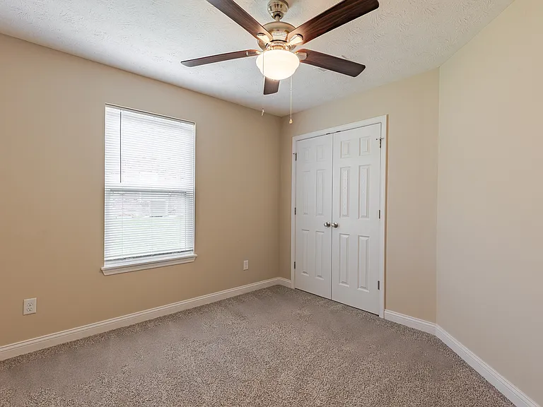 305 Breckinridge Cir — Photo 38