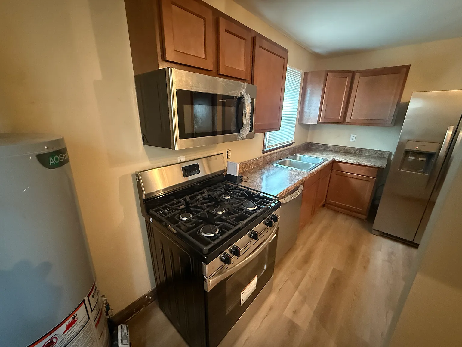 4 bed, 1.5 bath, 1210 sqft, $1,650 — Photo 2