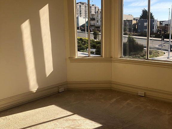 3rd image of 102 Los Olivos Ave