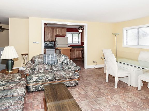 4th image of 95 Windsor Ln