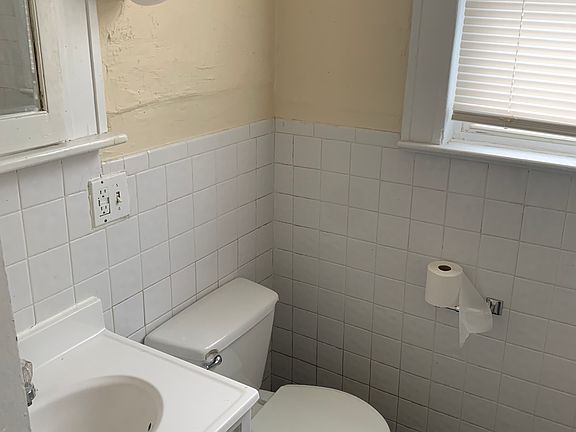 5th image of 877 Niagara St APT 2