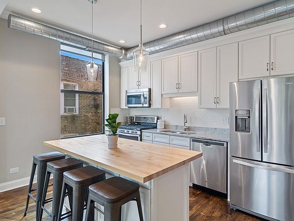 3rd image of 3944 N Claremont Ave Unit 208