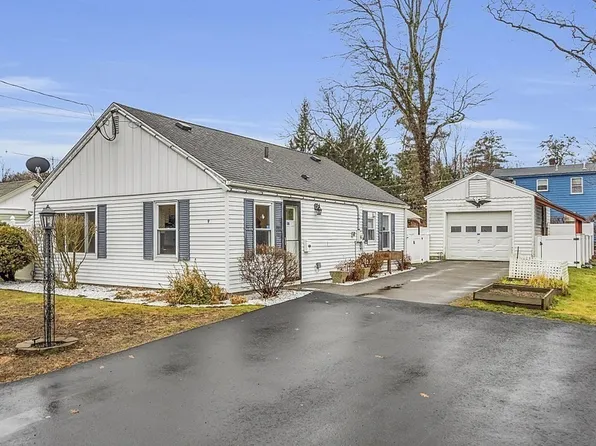 9 John St, Lunenburg, MA 01462