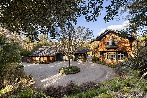 100 Upper Rd Photo 1