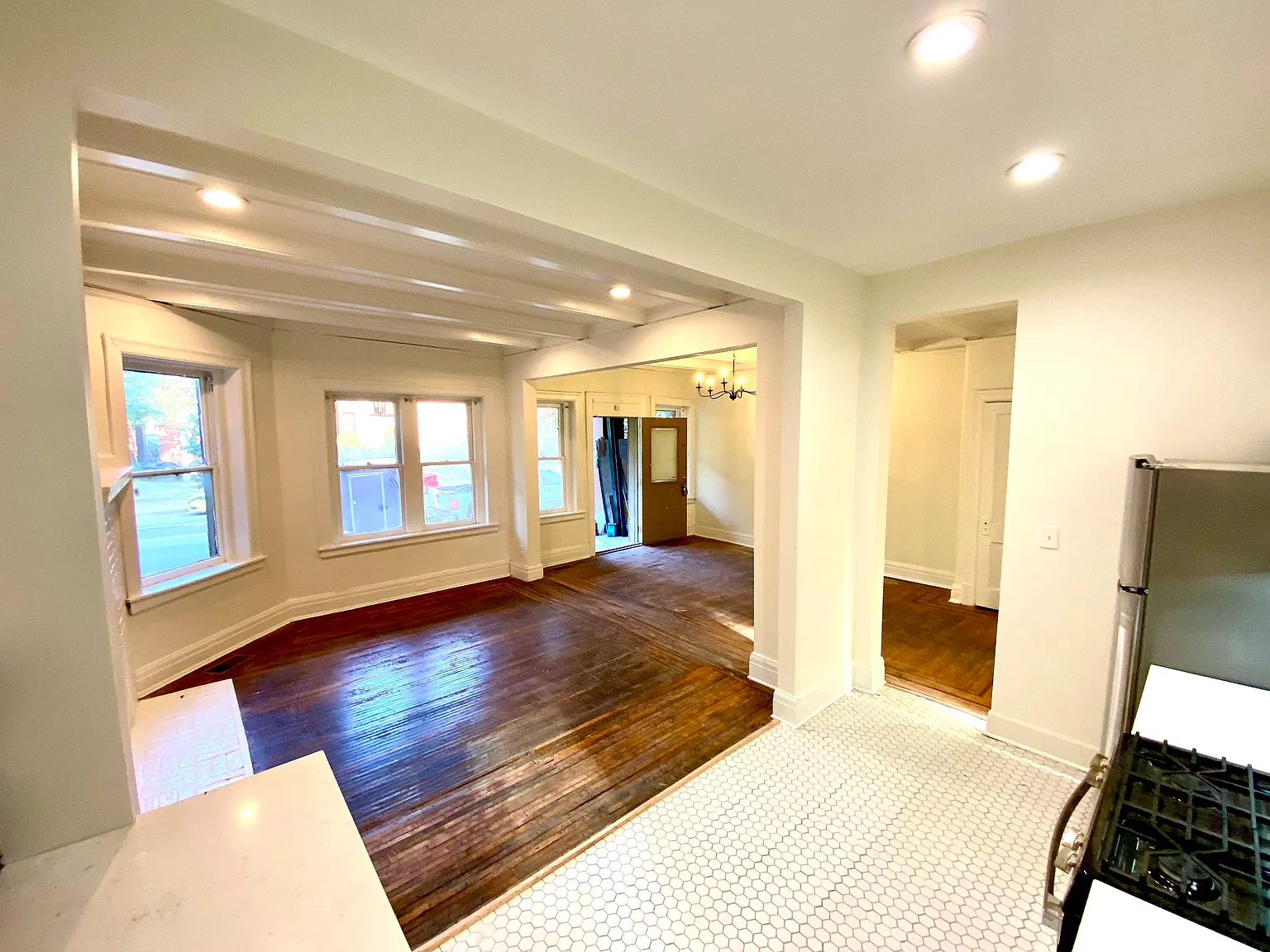 2 bed, 1035 sqft, $1,565 — Photo 4