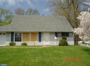 11 Half Turn Rd, Levittown, PA 19056