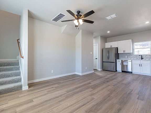 5th image of 327 Bee St #102