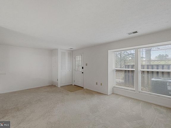3rd image of 26 Whitechurch Ct