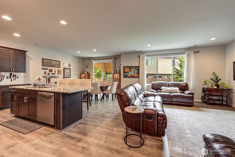 5th image of 3302 104th Avenue NE