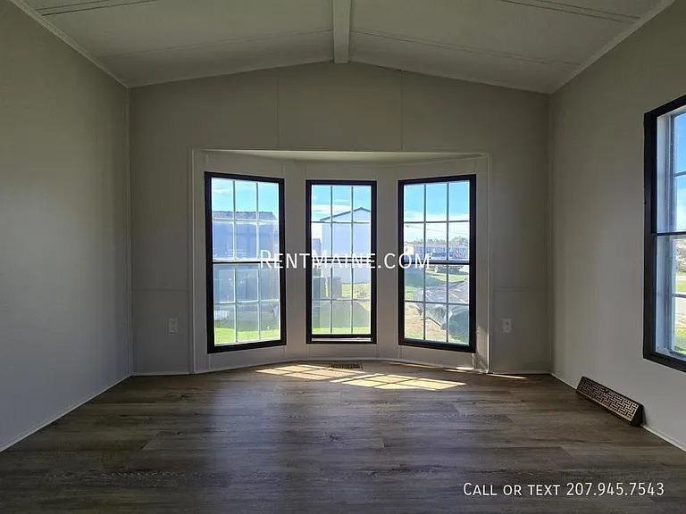 118 E St — Photo 12