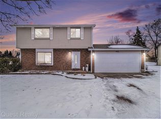 3025 Rockhaven Ave, Rochester Hills, MI 48309