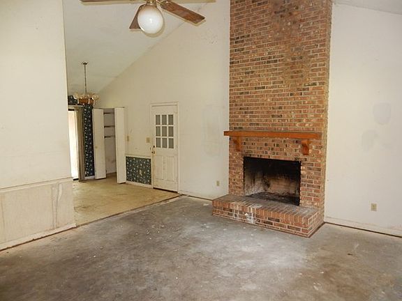3rd image of 100 Deerfield Dr