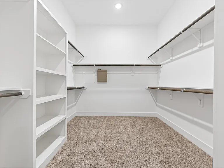 5841 Dolores St — Photo 32