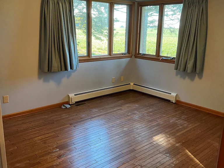 Back Bedroom
Hardwood
New Room darkening, lined drapes 2022
Room: 14'11" x 12'0"
Closet: 8'0" x 2'0", cedar lined