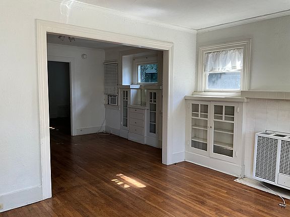2nd image of 852 N Orange Grove Ave