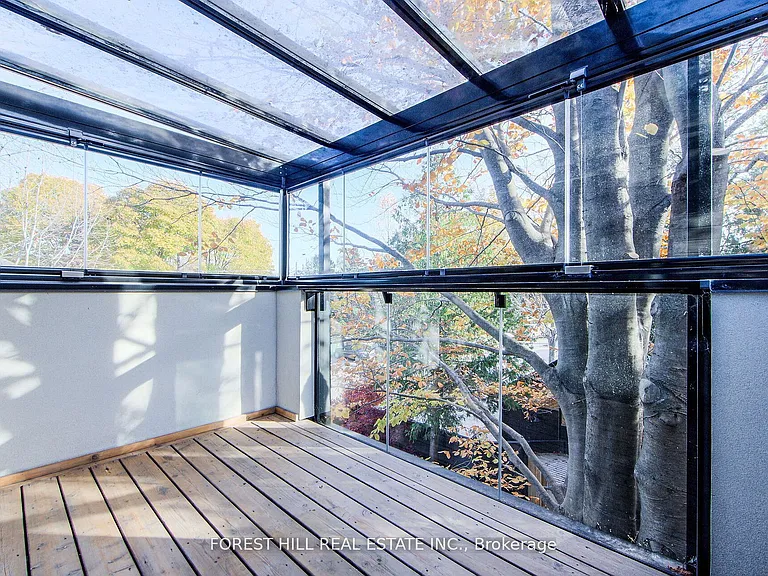 257 Manor Rd E — Photo 26