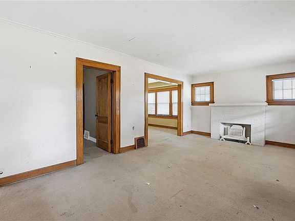 4th image of 800 Archibald St