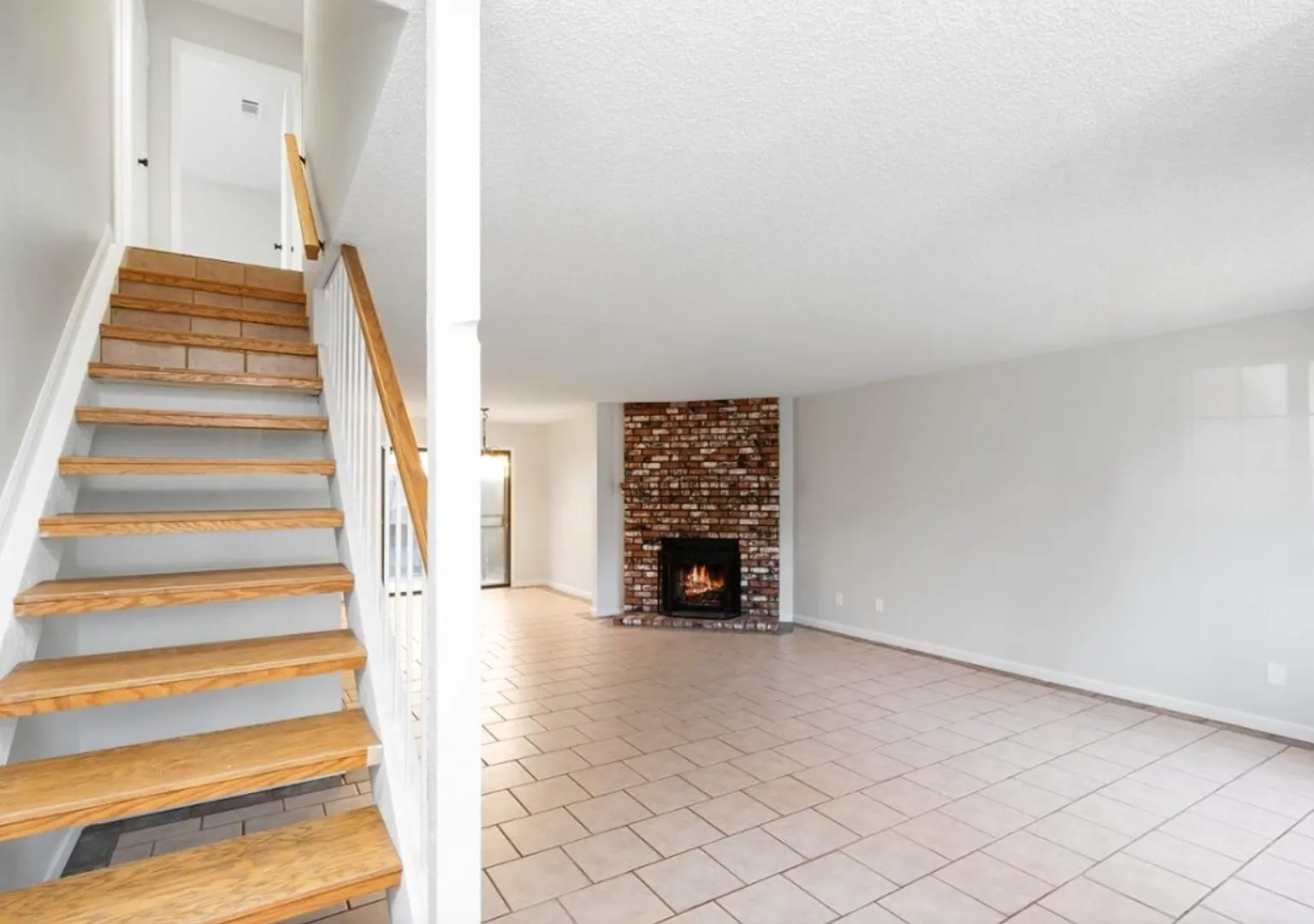 3-Bedroom Condo Near Fresno State Washer & Dryer Included! — Photo 3