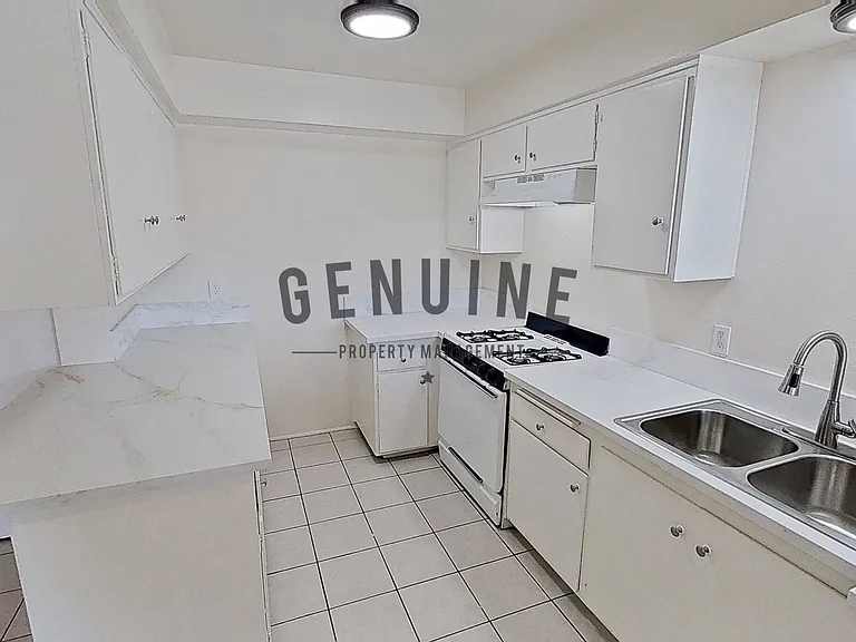 Cameo Ln Four-Plex — Photo 8