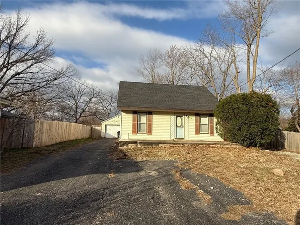 1100 S Ann St, Independence, MO 64056