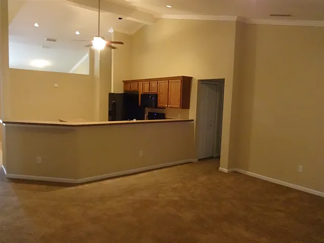 3 bed, 2.0 bath, 1823 sqft, $2,120 — Photo 3