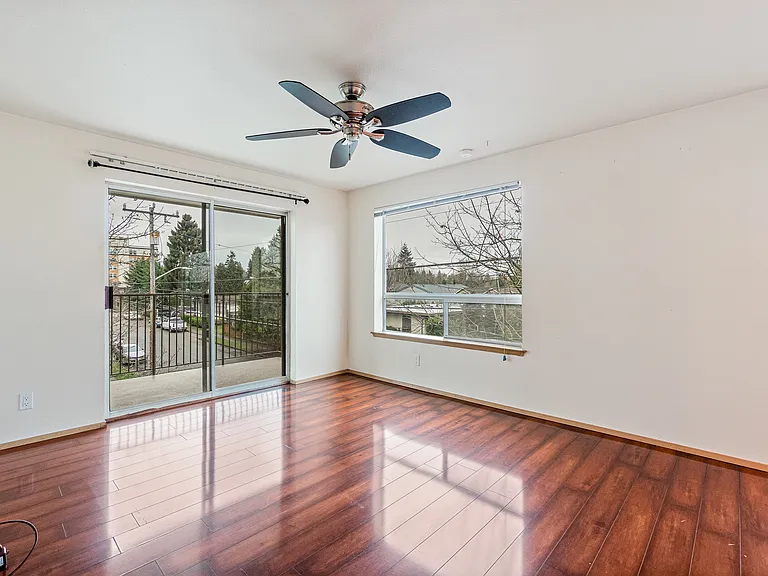 Stone Court Apartments — Photo 10