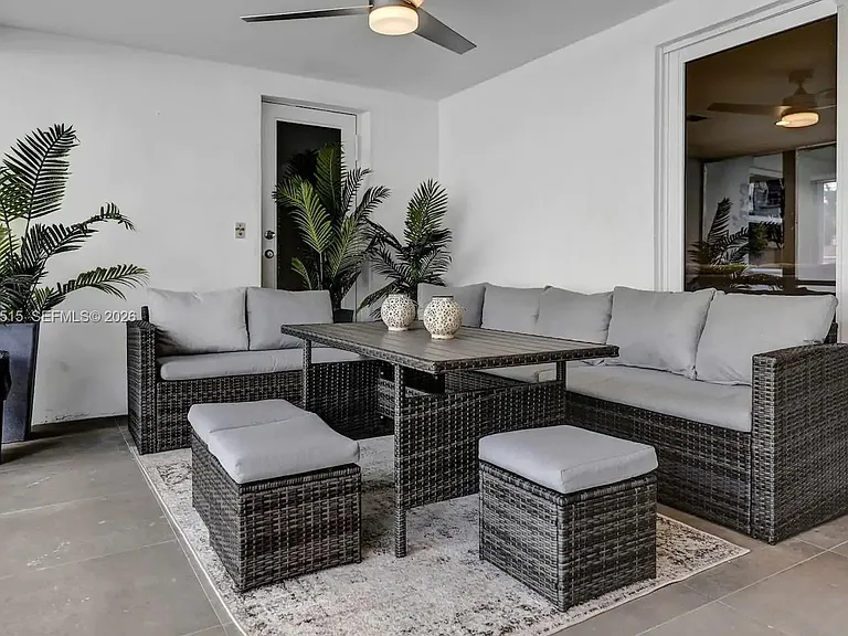 1241 Hollywood Blvd — Photo 9