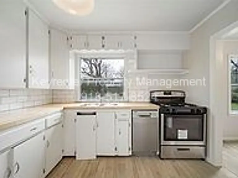 537 S Marion Ave — Photo 18