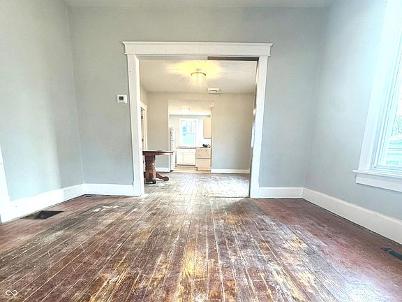 5th image of 314 N Elm St