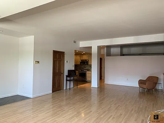 Sold by R New York | media 39