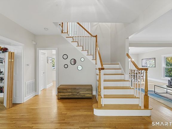5th image of 46 Bloomer Road