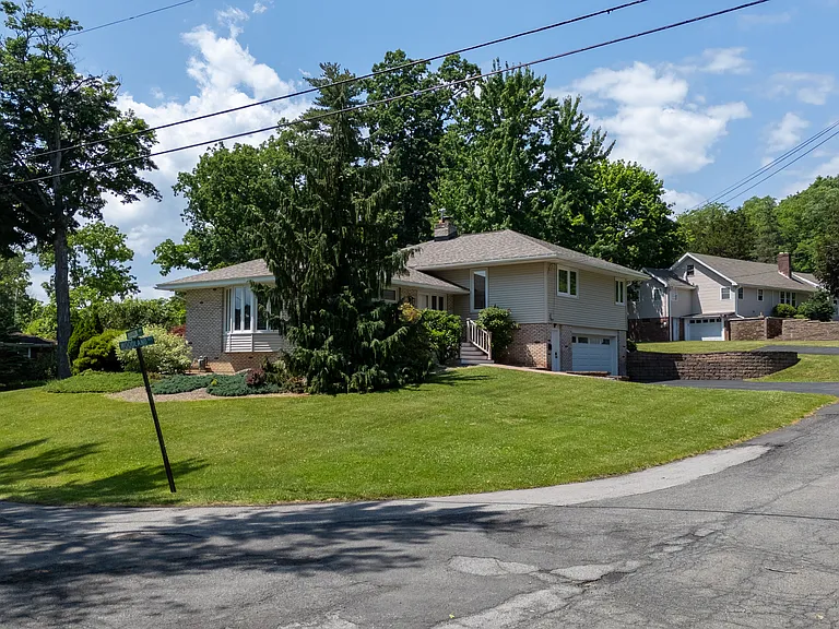 111 Woodland Ave — Photo 6