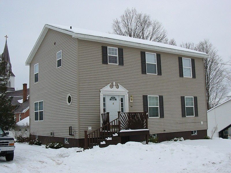 Spacious Colonial, built 2004.