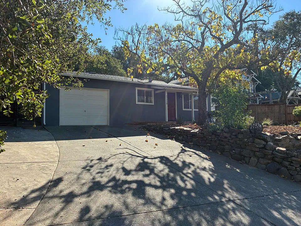 17326 Hillside Ave