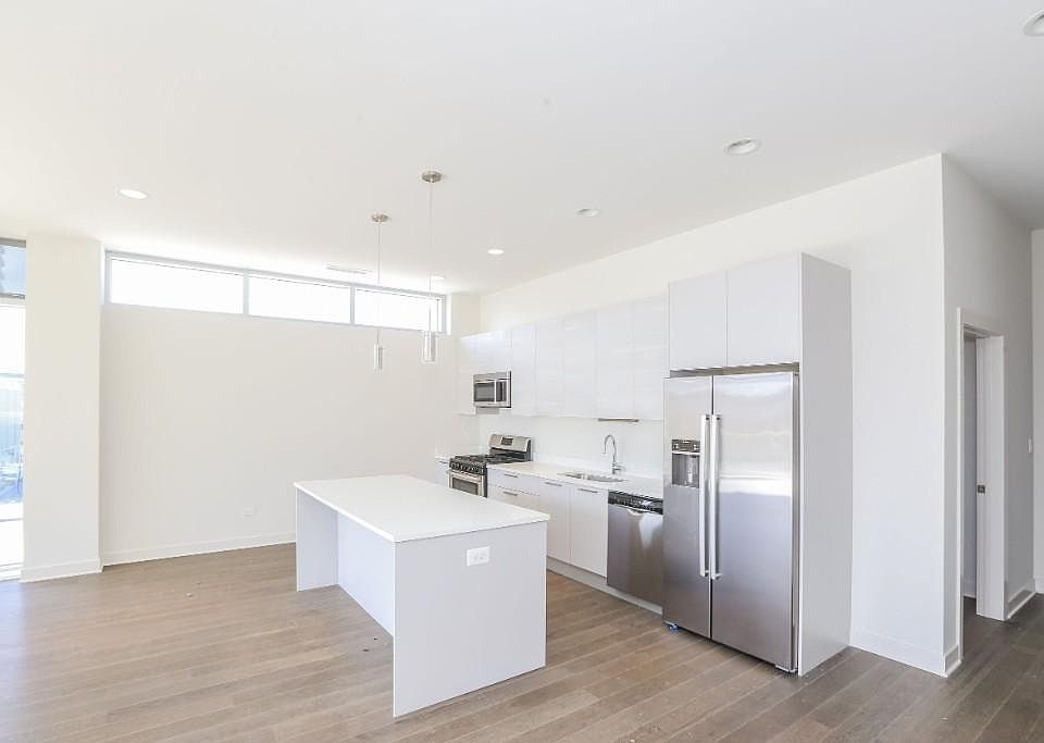 1st image of 863 N Franklin St #304