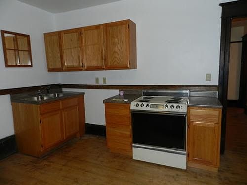 5th image of 1622 Broadway #2