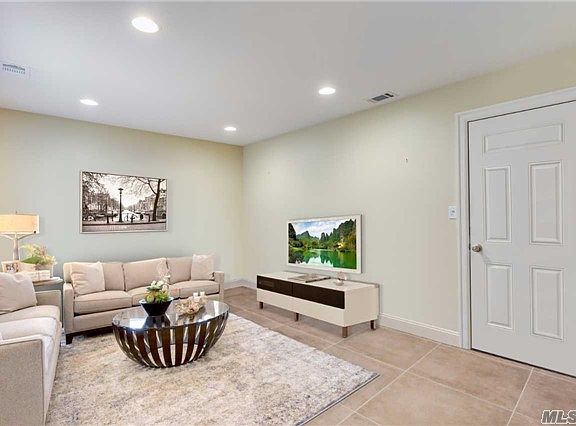 5th image of 271 Vista Dr