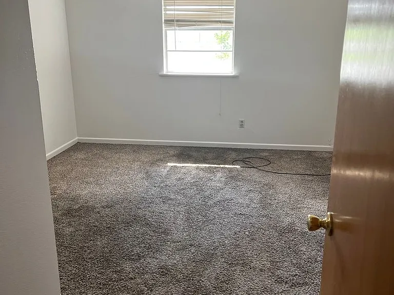 156 Lindsey Cir — Photo 7