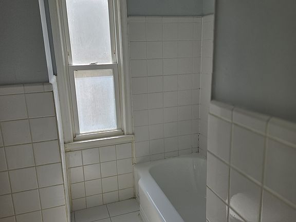 4th image of 21338 Caledonia Ave