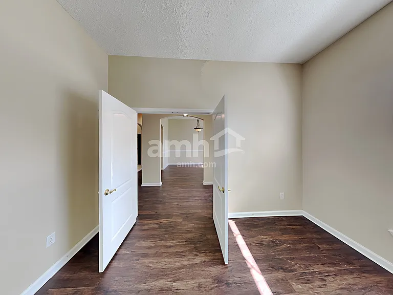 1621 Merroway Ln — Photo 9
