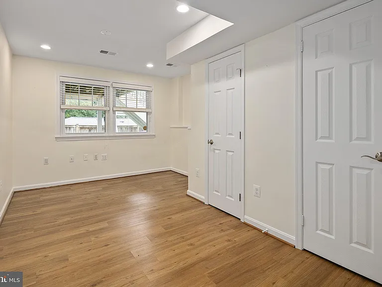 2542 N Wakefield St — Photo 46