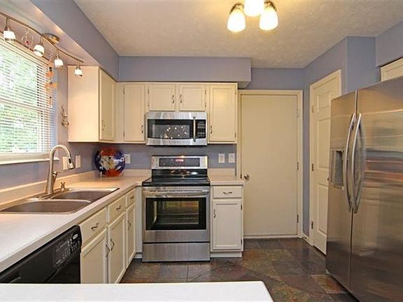 4th image of 3666 Bristol Lake Dr