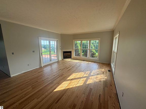 4th image of 9423 Rolling Ridge Dr