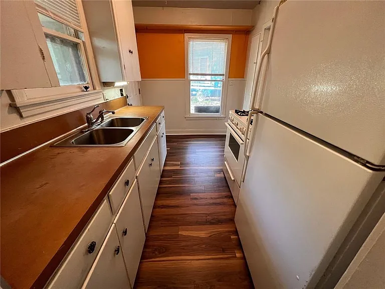4902 Caswell Ave #B — Photo 9