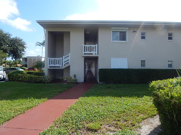 3rd image of 2534 Garden Dr S APT 107