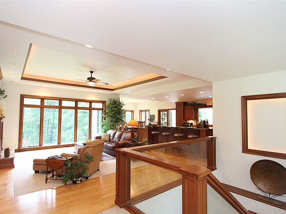 3rd image of 1566 Iroquois Dr NE