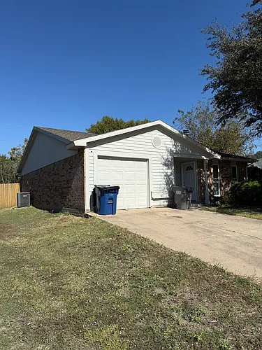 125 London Ln Photo 1