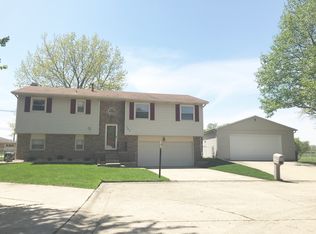 163 White Pines Cir, Decatur, IL 62521