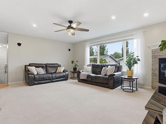 3rd image of 450 W Elgin Way SE